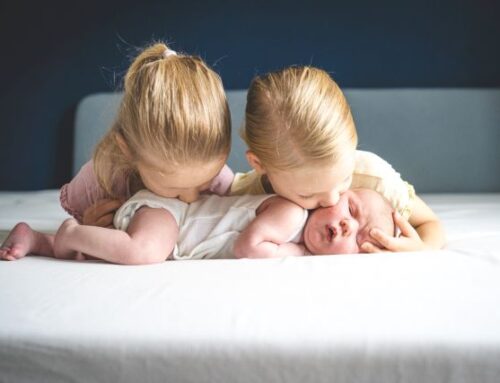 Newborn- & Familienshooting mit Geschwistern in Essen & Köln