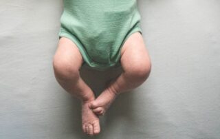 Newbornshooting zuhause Babyfotograf Essen Newbornshooting Düsseldorf Babyfotograf Duisburg natürliche Babyfotografie